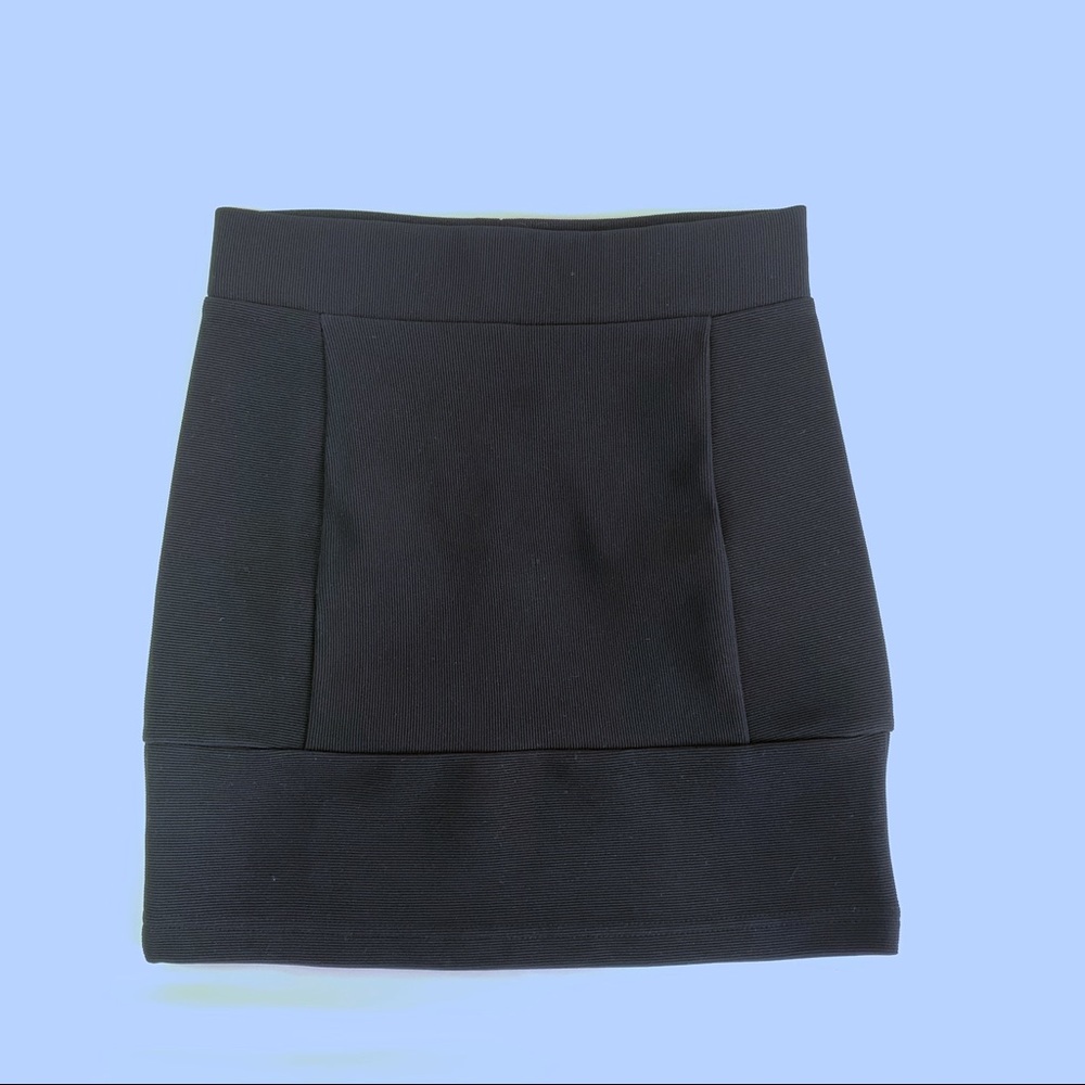 *NWOT H&M Black Skirt size 4